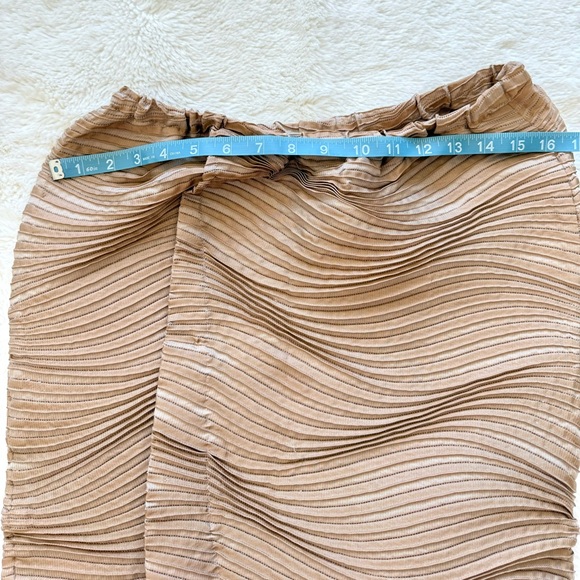 NWT!!! Issey Miyake 2 pieces set skirt/ top Size M Retail 800$ - Picture 9 of 10